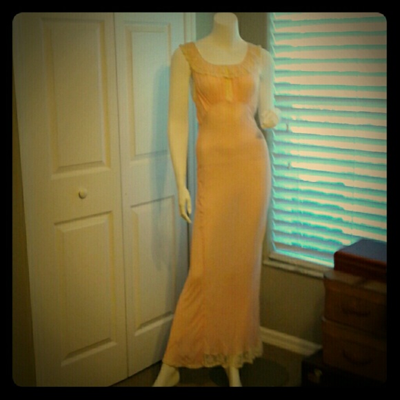 Sweet vintage nightgown - Picture 1 of 4
